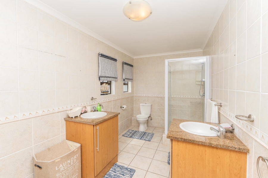 7 Bedroom Property for Sale in Myburgh Park Western Cape